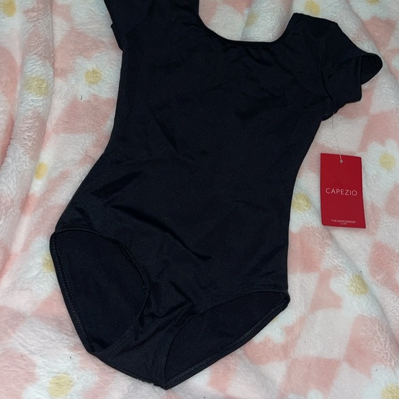 NWT kid’s Capezio short sleeve black leotard - Picture 3 of 4
